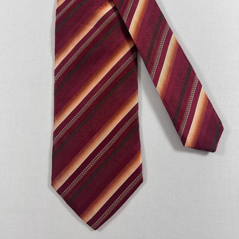 Hugo Boss Necktie Men Burgundy Striped 100% Silk Made in Italy Business Designer